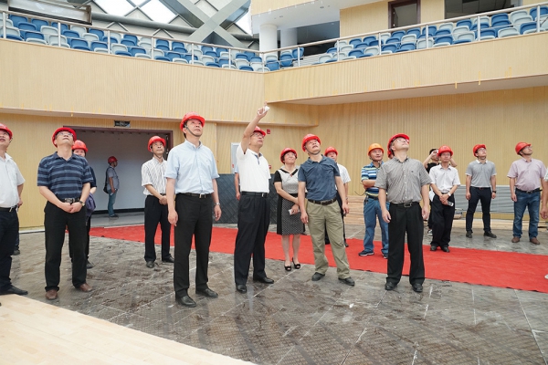 市委書記史濟錫、市長朱晨調(diào)研中立公司承建的民生項目工程